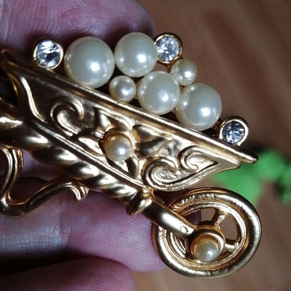 Vintage Treasures Gold Tone , Faux Pearls and clear crystals Brooch